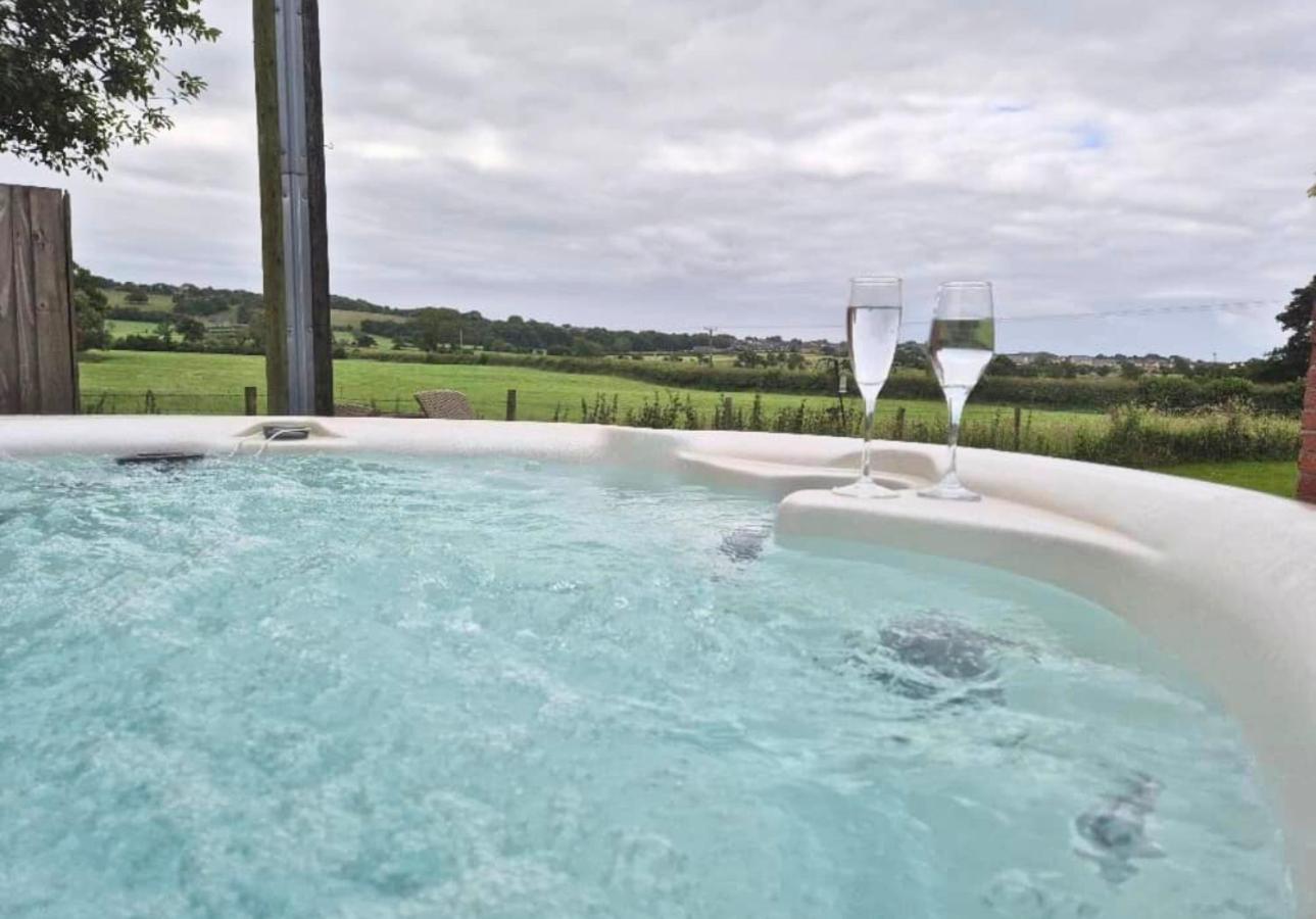 Bowland Breaks-A Luxury Barn Conversion With Optional Hot Tub, Log Burner And Countryside Views ลองริดจ์ ภายนอก รูปภาพ